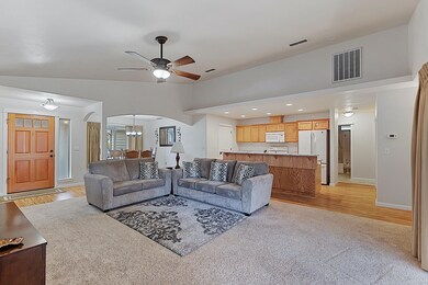 348 SW Wagner Meadows Dr, Grants Pass, OR 97526 - photo 4