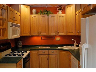 Kitchen. Appliances stay (GAS stove).