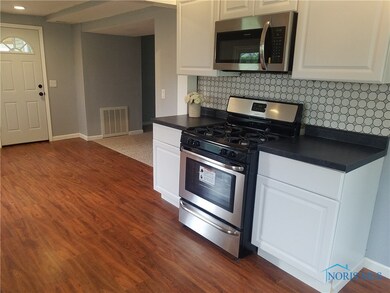 New gas range and microwave.