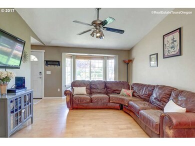 211 Elva Dr, Newberg, OR 97132 - photo 5