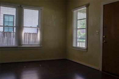 743 E 6th 1/2 St, Houston, TX 77007 - photo 5