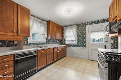 6 Crandall St, Adams, MA 01220 - photo 3