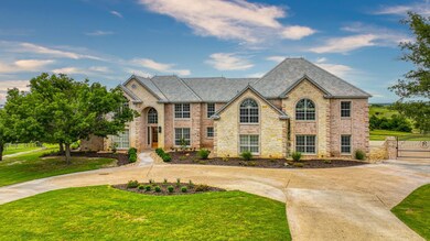 View of front of house featuring a front yard