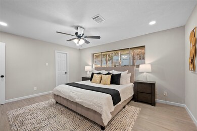 122 E Thornton Rd, Houston, TX 77022 - photo 4
