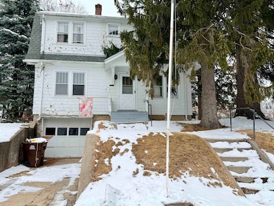 826 W Chestnut St, Freeport, IL 61032 - photo 2