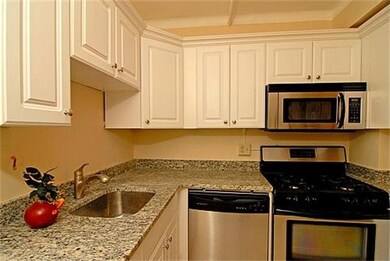 Warwick Condos unit 703, Brookline, MA 02446 - photo 5