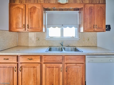 999 Wilbur Ave, Phillipsburg, NJ 08865 - photo 7