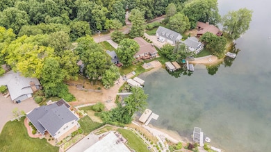 191 S Lake Doster Dr, Plainwell, MI
