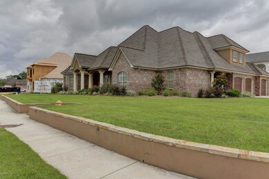 203 Dunvegan Court_-3