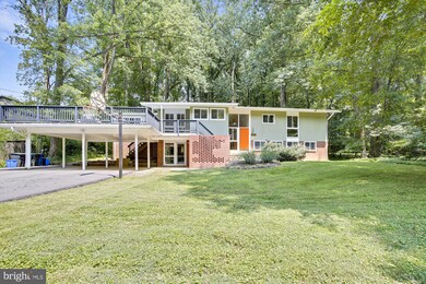 9015 Honeybee Ln, Bethesda, MD 20817 - photo 2