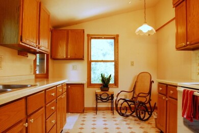 1802 Sheridan St, Madison, WI 53704 - photo 4