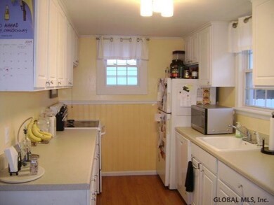 63 Cuthbert St, Schenectady, NY 12302 - photo 4