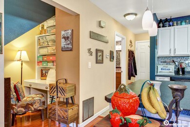 12_HallwayKitchenNook