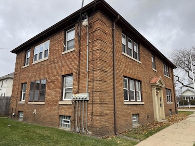 1100 Valley Dr, Racine, WI 53403 - photo 4