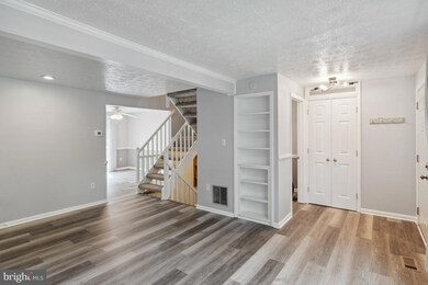 10647 Whiterock Ct, Laurel, MD 20723 - photo 4