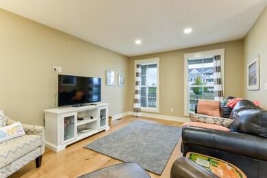 007-photo-living-room-6512780