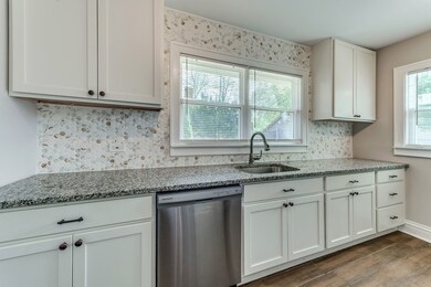 814 N Jackson St, Waukegan, IL 60085 - photo 6