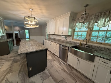 1126 Savanah St, Big Rock, VA 24603 - photo 3