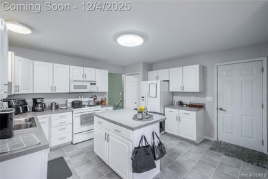 2420 Torrey Grove Ct unit 11, Fenton, MI 48430 - photo 6