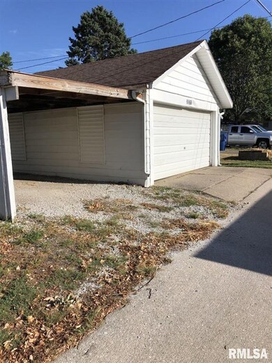 2226 Adams St, Davenport, IA 52803 - photo 3