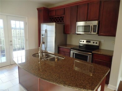 Kitchen w/Granite Countertops & SS Appl.