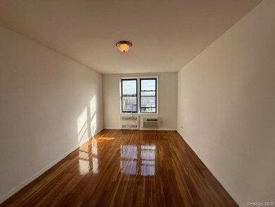 Oakwood unit 4M, Flushing, NY 11375 - photo 2