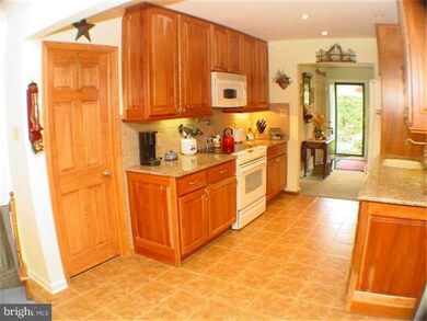 103 Chesapeake Dr, Newtown, PA 18940 - photo 5