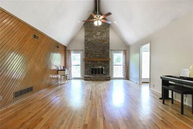 9100 Dice Ln, Lenexa, KS 66215 - photo 4