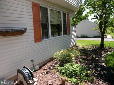 802 Depot Ln, Quakertown, PA 18951 - photo 2