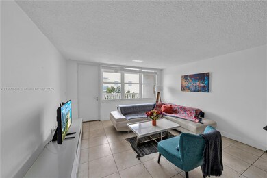 Villa Bay Vista unit 505, Miami Beach, FL 33141 - photo 4