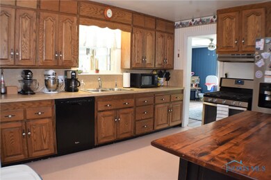 305 W College Ave, Woodville, OH 43469 - photo 6