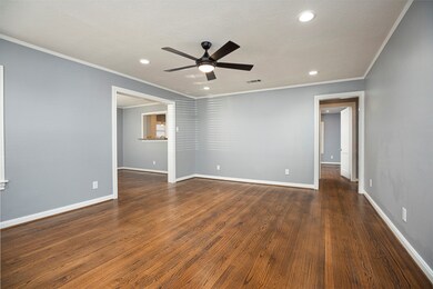 1202 Birdsall St, Houston, TX 77007 - photo 4