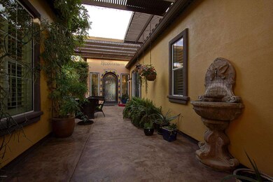 002_Courtyard