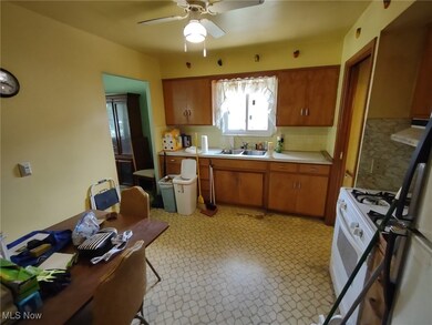 7736 Mapleway Dr, Olmsted Falls, OH 44138 - photo 2