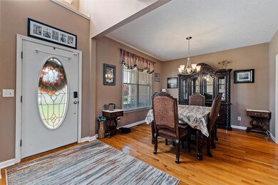 1048 Saint Ives Dr, Hurricane, WV 25526 - photo 4