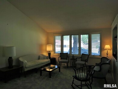 1529 Hickory Ln, Bettendorf, IA 52722 - photo 5