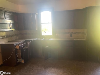 2902 Water St, Columbus City, IA 52737 - photo 7