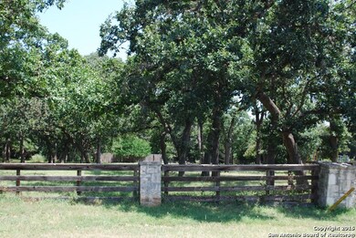 9584 Majestic Oak Cir, San Antonio, TX 78255 - photo 5