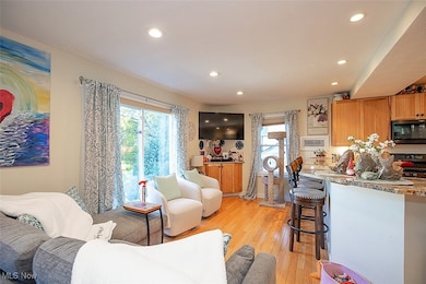 24690 Hawthorne Dr, Euclid, OH 44117 - photo 5