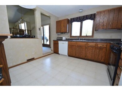 Eat-in kitchen