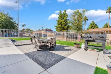 370 N 13th St, Las Vegas, NV 89101 - photo 2