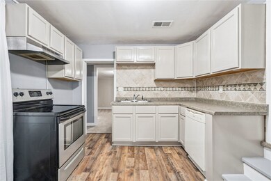 316 E Washington St, Center Point, IA 52213 - photo 7