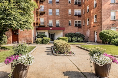 609 Palmer Rd unit 4J, Yonkers, NY 10701 - photo 5