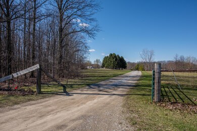 Entrance to Long Private Driveway