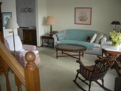 2 - Living Rm..JPG