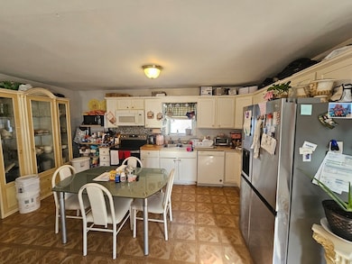 37 Tuttle St, Revere, MA 02151 - photo 2