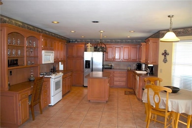 2725 Brenton Dr, Edmond, OK 73012 - photo 3