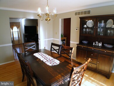 636 Maple Ave, Aldan, PA 19018 - photo 5