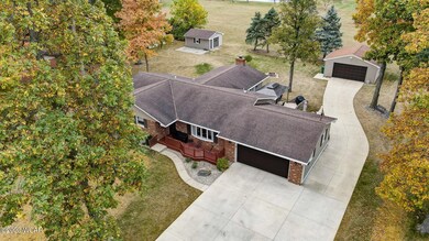 16459 Nottingham Dr, Wapakoneta, OH 45895 - photo 2