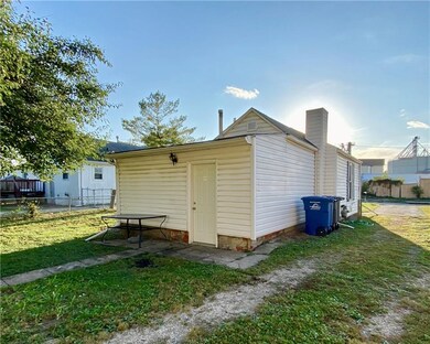 813 E 21st St, Des Moines, IA 50317 - photo 3